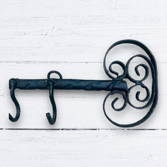 Vintage BLACK KEY RACK in hammered metal with 3 key hooks Handcrafted - Picture 5 of 7